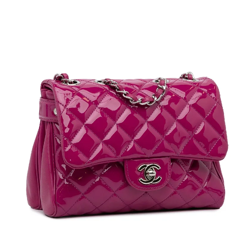 Chanel CC Quilted Patent Leather Crossbody Bag (g7XOp3)