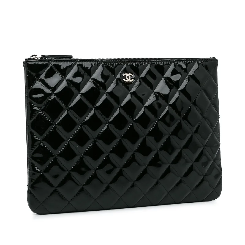 Chanel CC Quilted Patent Leather Pouch (30waO1)